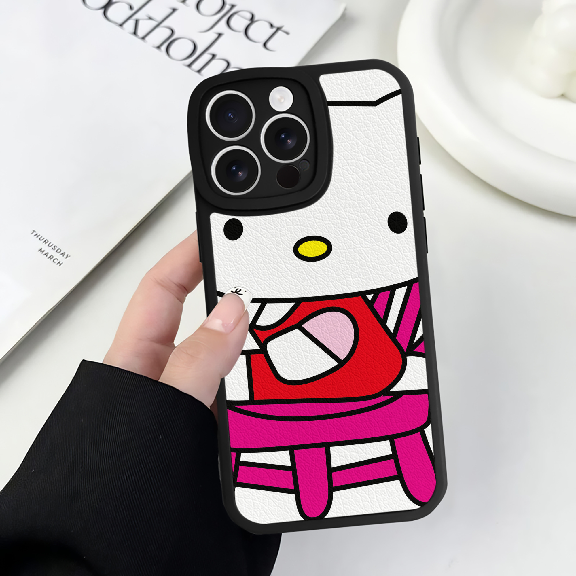 （画像用） Hello Kitty ハローキティ 【iPhone 16シリーズ対応】シリコンスマホケース（レザー調） 材質：シリコン